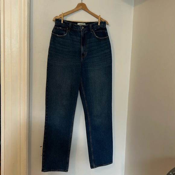 Abercrombie & Fitch Denim - Curve Love Ultra High Rise 90s Straight Jean - Size 30 Long